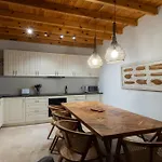 Qupi, Sleeps 12, Fully Air-conditioned, Stunning Views Of The Acropolis! Villa Líndosz